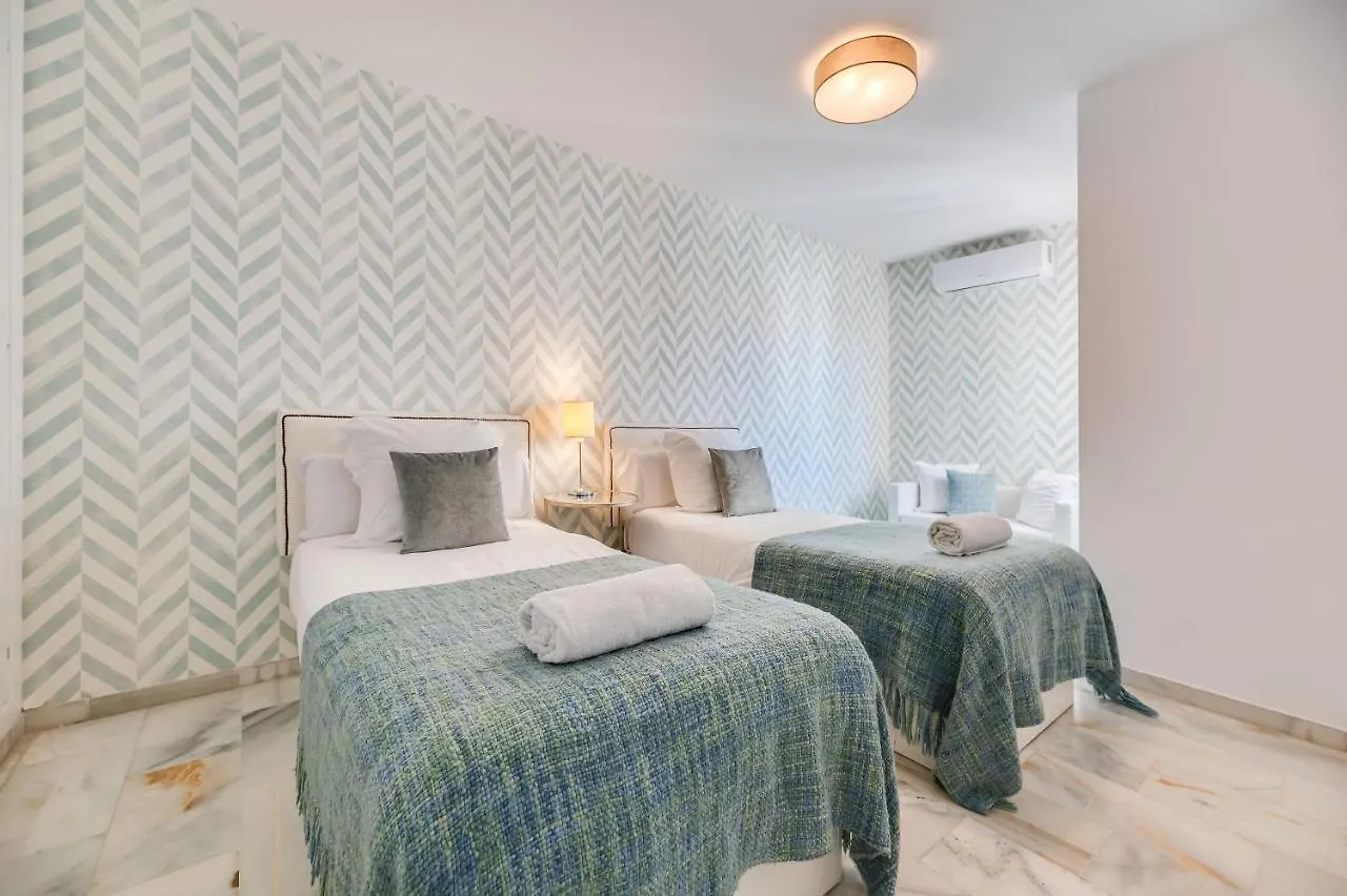 Apartment Vacation Marbella I Sea Views, 24-7 Security, Parking, Walk To Everything In Luxurious Puerto Banus Spain