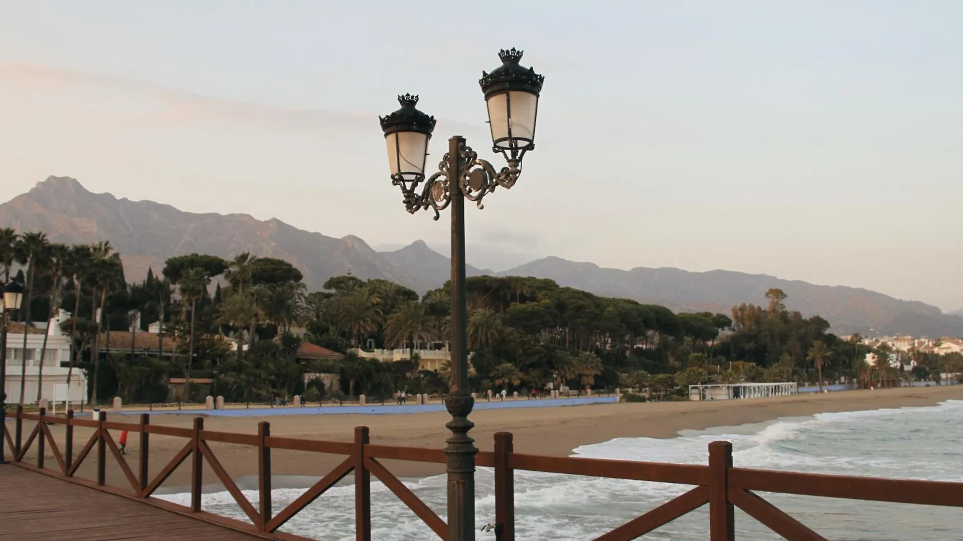 Apartment Vacation Marbella I Sea Views, 24-7 Security, Parking, Walk To Everything In Luxurious Puerto Banus