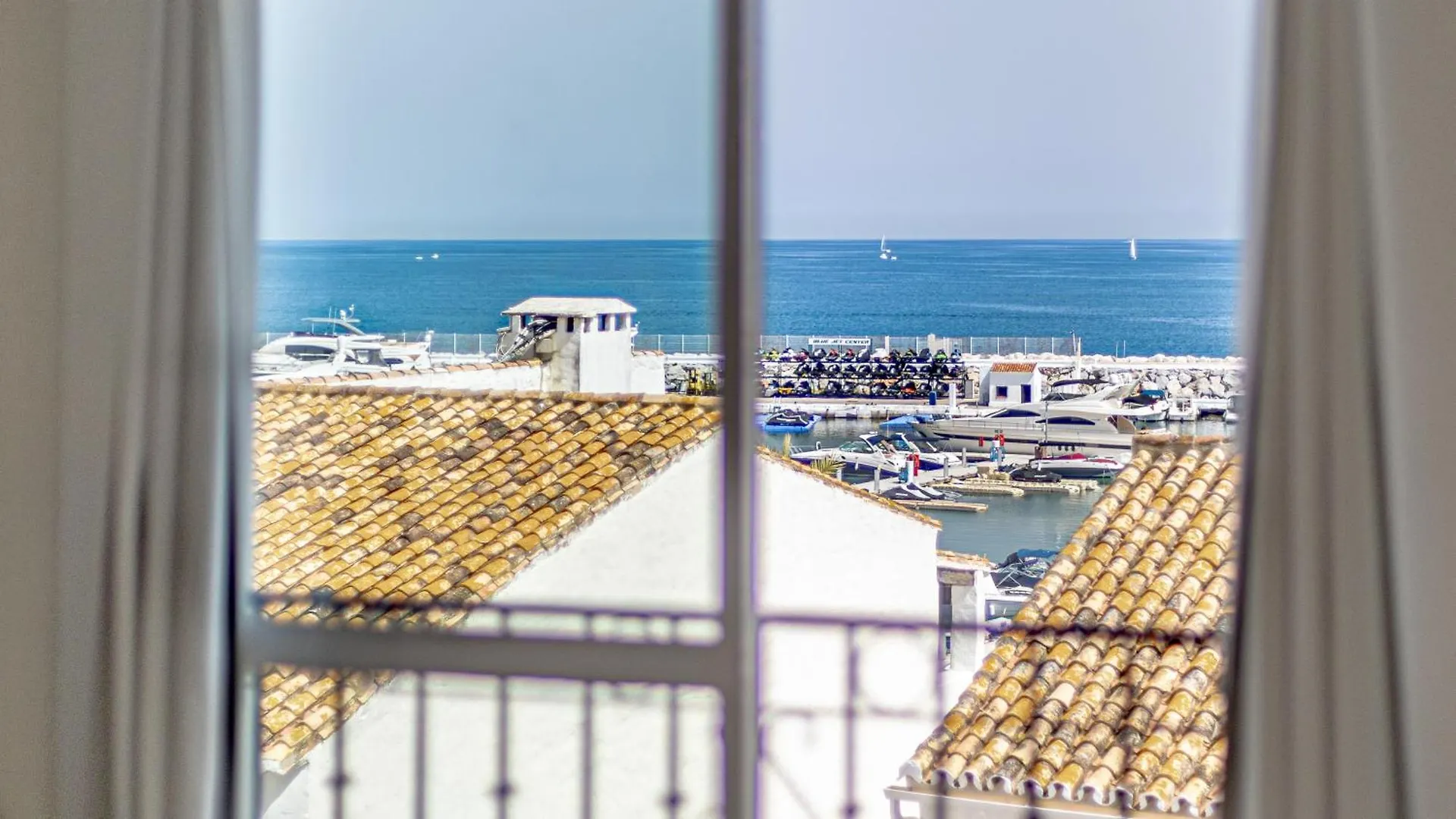 Vacation Marbella I Sea Views, 24-7 Security, Parking, Walk To Everything In Luxurious Puerto Banus