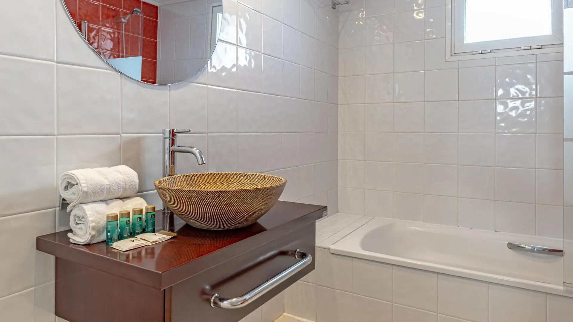 Apartment Vacation Marbella I Sea Views, 24-7 Security, Parking, Walk To Everything In Luxurious Puerto Banus