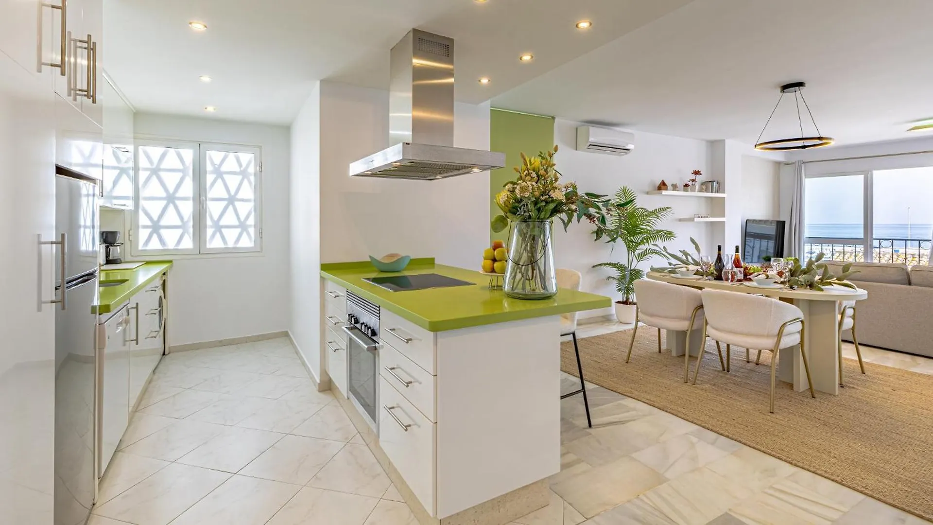 Apartment Vacation Marbella I Sea Views, 24-7 Security, Parking, Walk To Everything In Luxurious Puerto Banus Spain