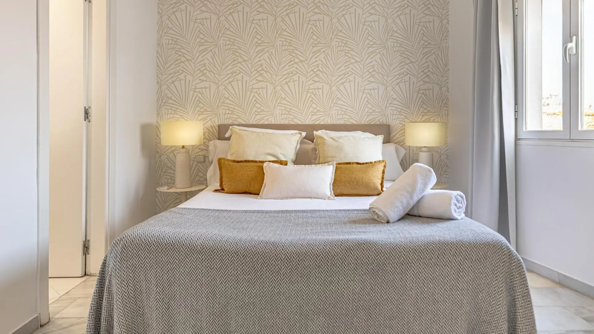 Vacation Marbella I Sea Views, 24-7 Security, Parking, Walk To Everything In Luxurious Puerto Banus 0*,