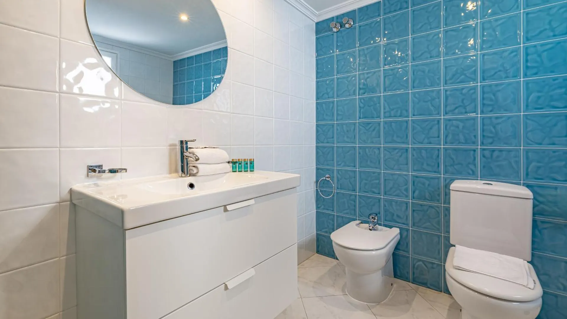 Apartment Vacation Marbella I Sea Views, 24-7 Security, Parking, Walk To Everything In Luxurious Puerto Banus